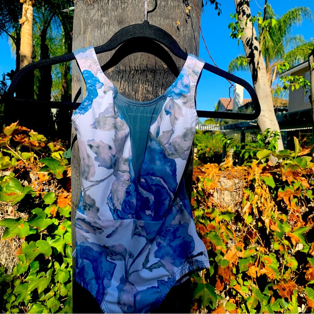 Luckyleo blue and white dance leo. Size Small